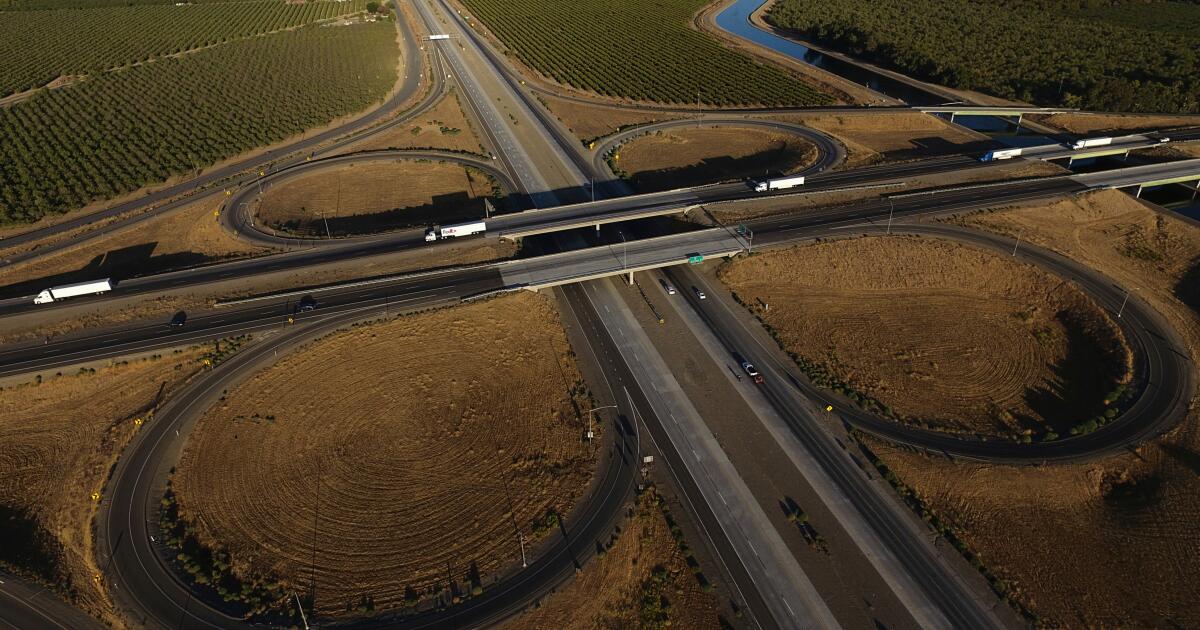 Agência dos EUA diz que 550 escolas de condução serão fechadas devido a falhas de segurança