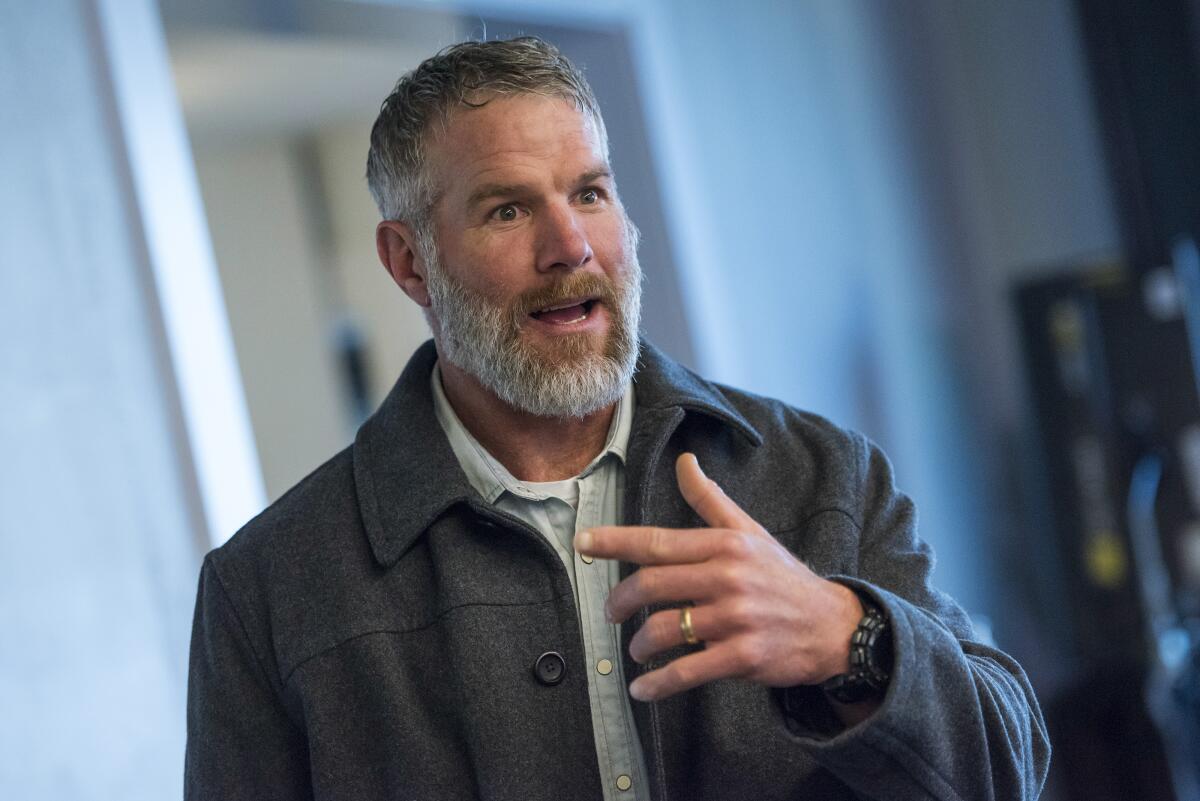 Brett Favre says he has Parkinson's at congressional hearing on welfare fraud - Los Angeles Times