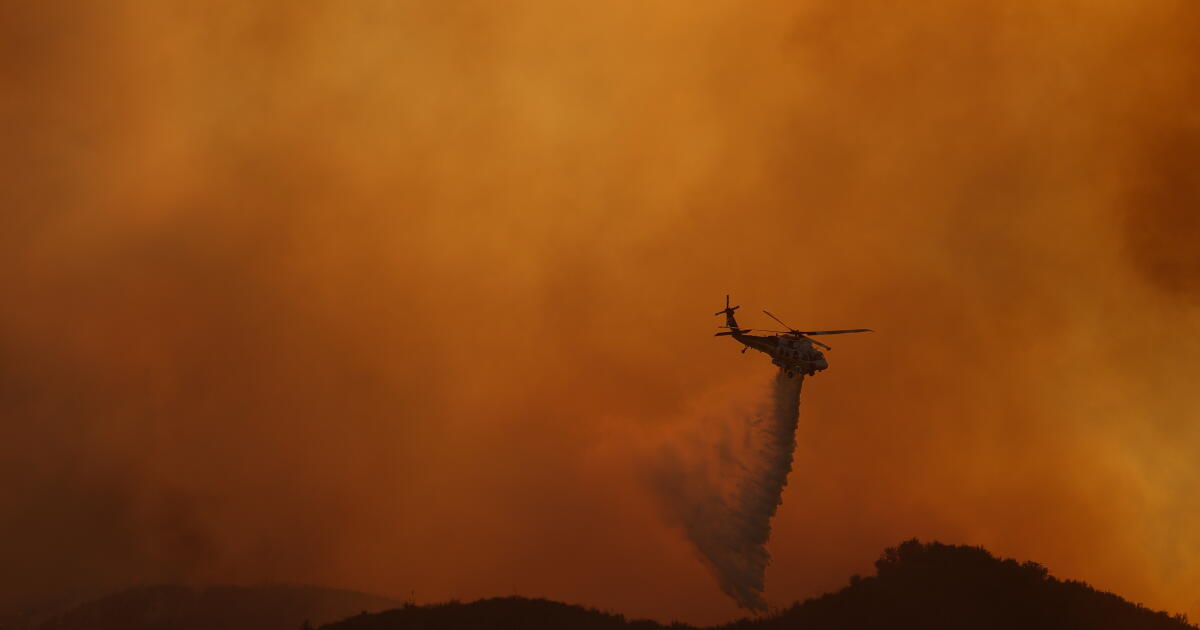 Crews Battle Malibu Fire As Socal Braces For Another Day Of Santa Ana Winds - Beritaja Crews Battle Malibu Fire As Socal Braces For Another Day Of Santa Ana Winds - Beritaja
