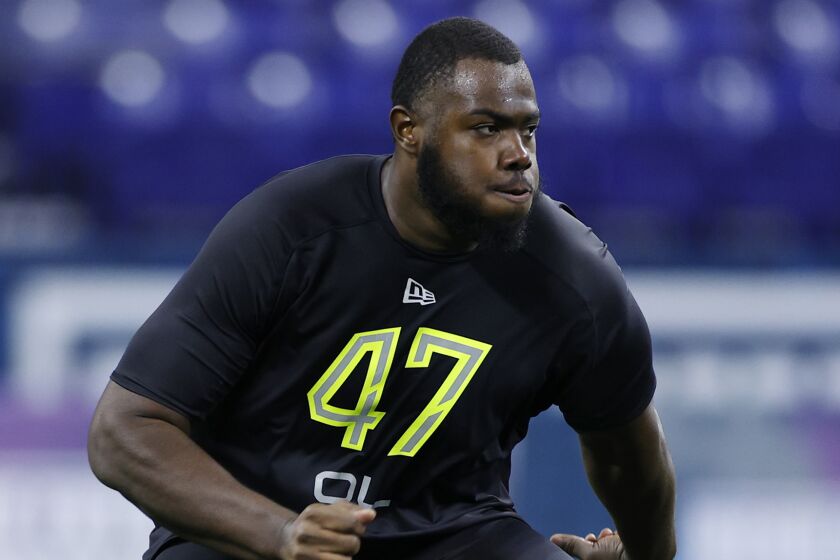 INDIANAPOLIS, IN - FEBRUARY 28: Offensive lineman Andrew Thomas of Georgia runs a drill during the NFL Combine at Lucas Oil Stadium on February 28, 2020 in Indianapolis, Indiana. (Photo by Joe Robbins/Getty Images)