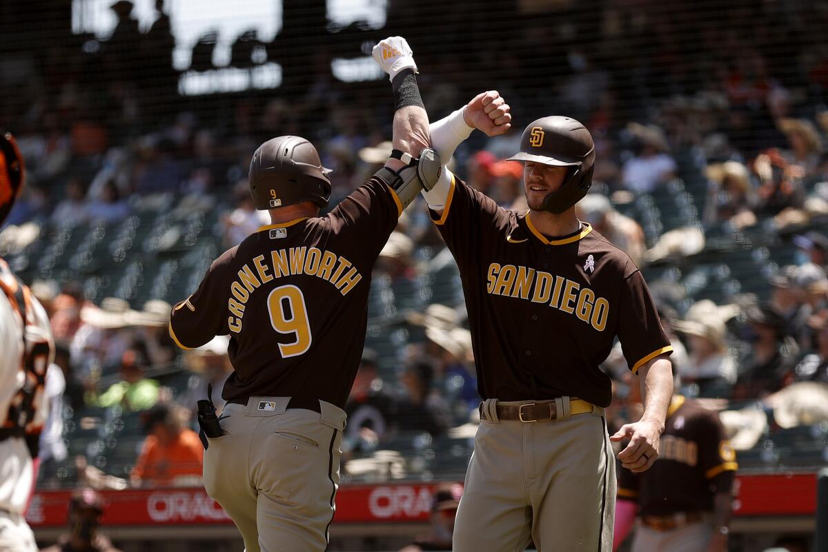 Giants shut out Padres for 7th straight win