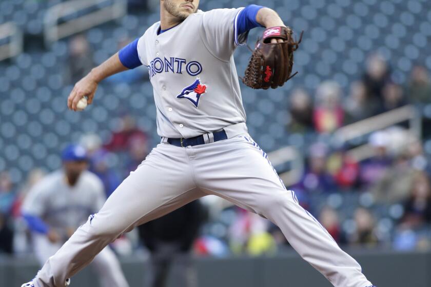 Dustin McGowan, seen here pitching with the Blue Jays last season, agreed to a one-year contract with the Dodgers.