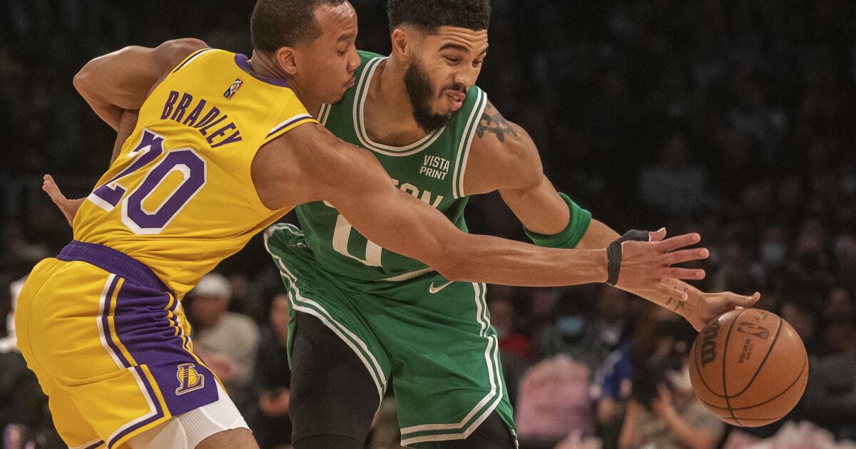 Report: Lakers' Avery Bradley among player coalition skeptical of