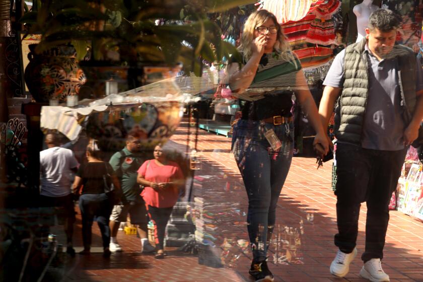 LOS ANGELES, CA - SEPTEMBER 27, 2023 - Visitors shop along Olvera Street on another warm morning in El Pueblo de Los Angeles on September 27, 2023. (Genaro Molina / Los Angeles Times)