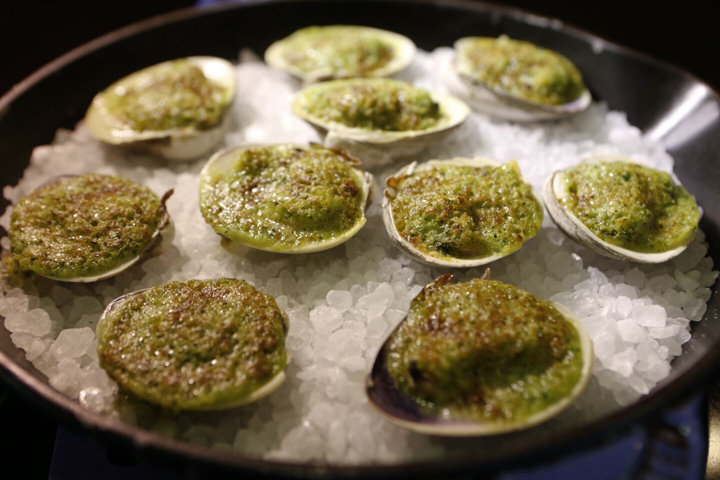 Broiled clams with herbed butter