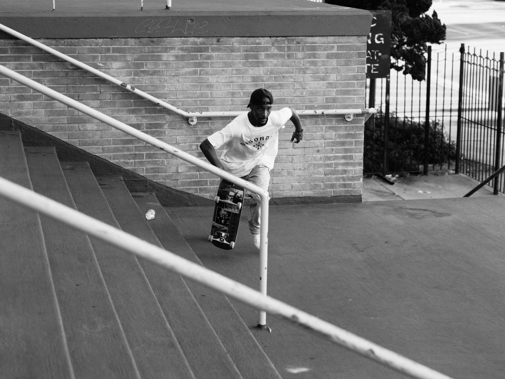 KIDS SKATE HOLLYWOOD HIGH 16 STAIR - A DAY WITH NKA - 