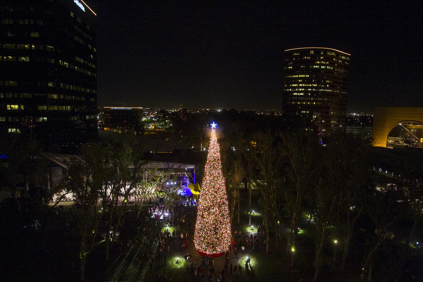 South Coast Plaza Tree Lighting: November 17th from 6:30pm to 9:30pm 