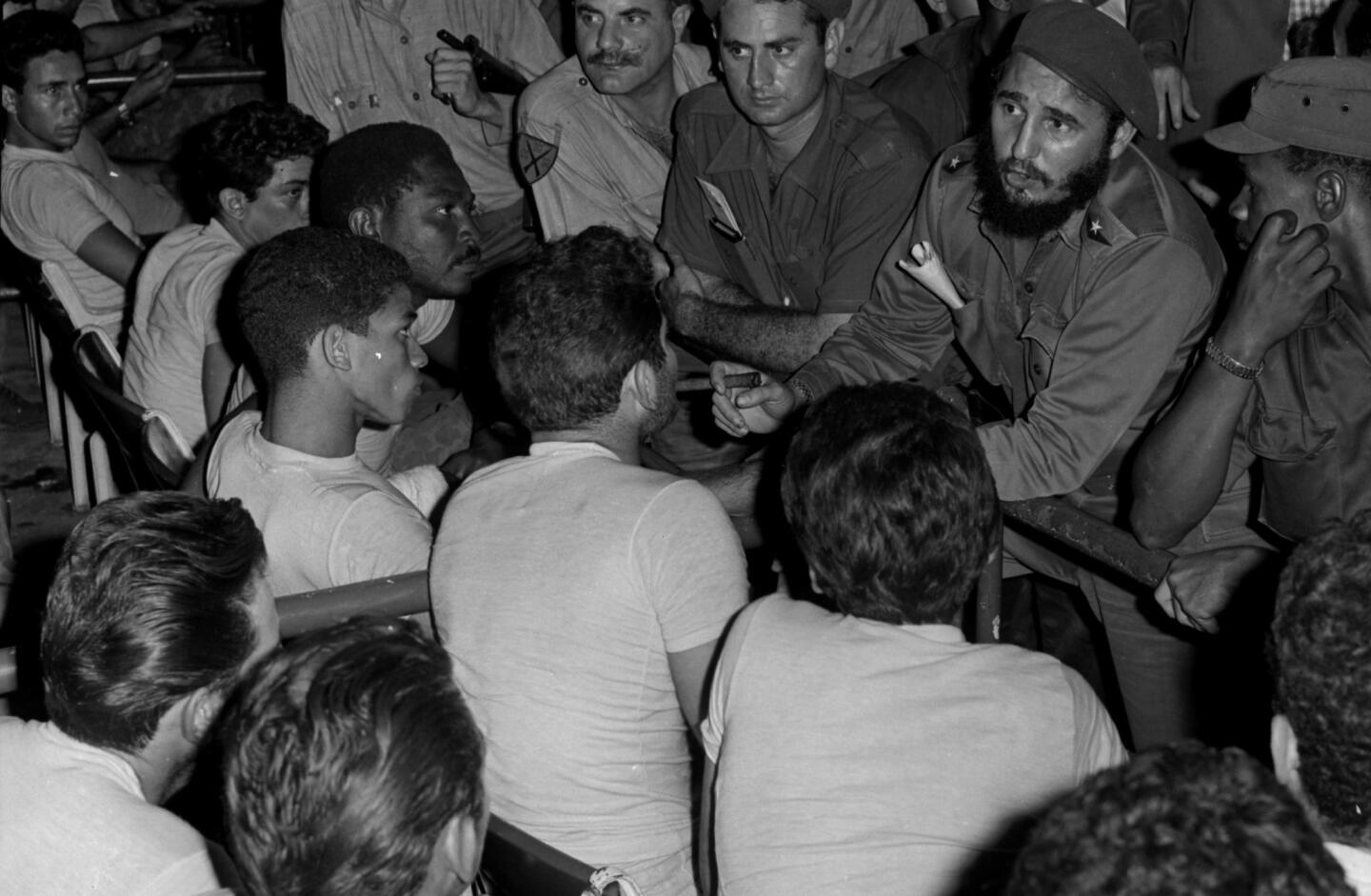 Castro speaks with prisoners at Bay of Pigs - 1961