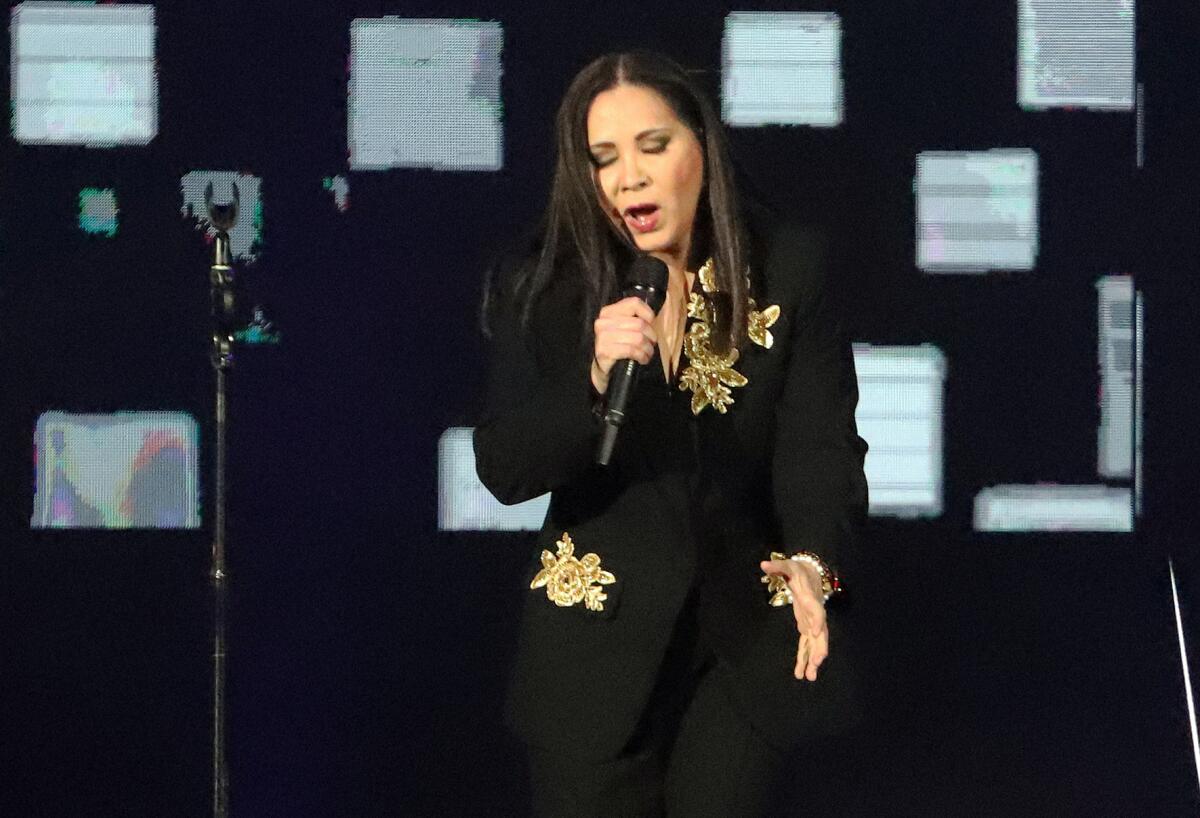 Ana Gabriel durante su presentación como parte de sus gira "Por Amor A Ustedes" en el Toyota Arena en Ontario, CA.