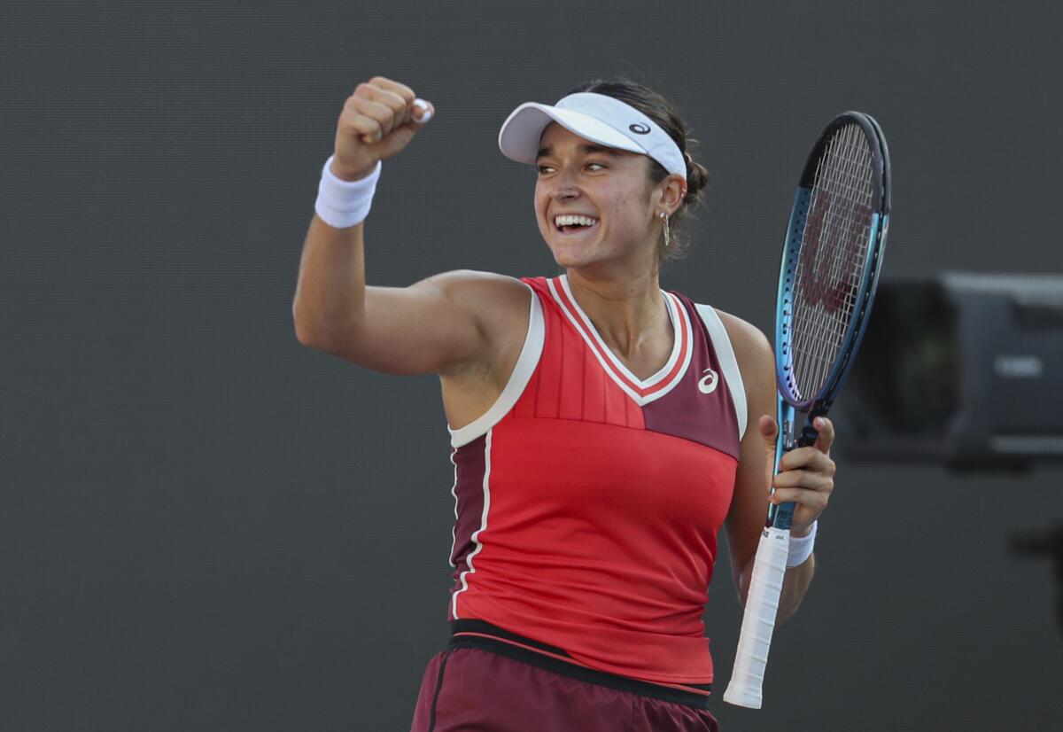 Sakkari ergue, em Guadalajara, seu 1º WTA 1000 - Tenis News