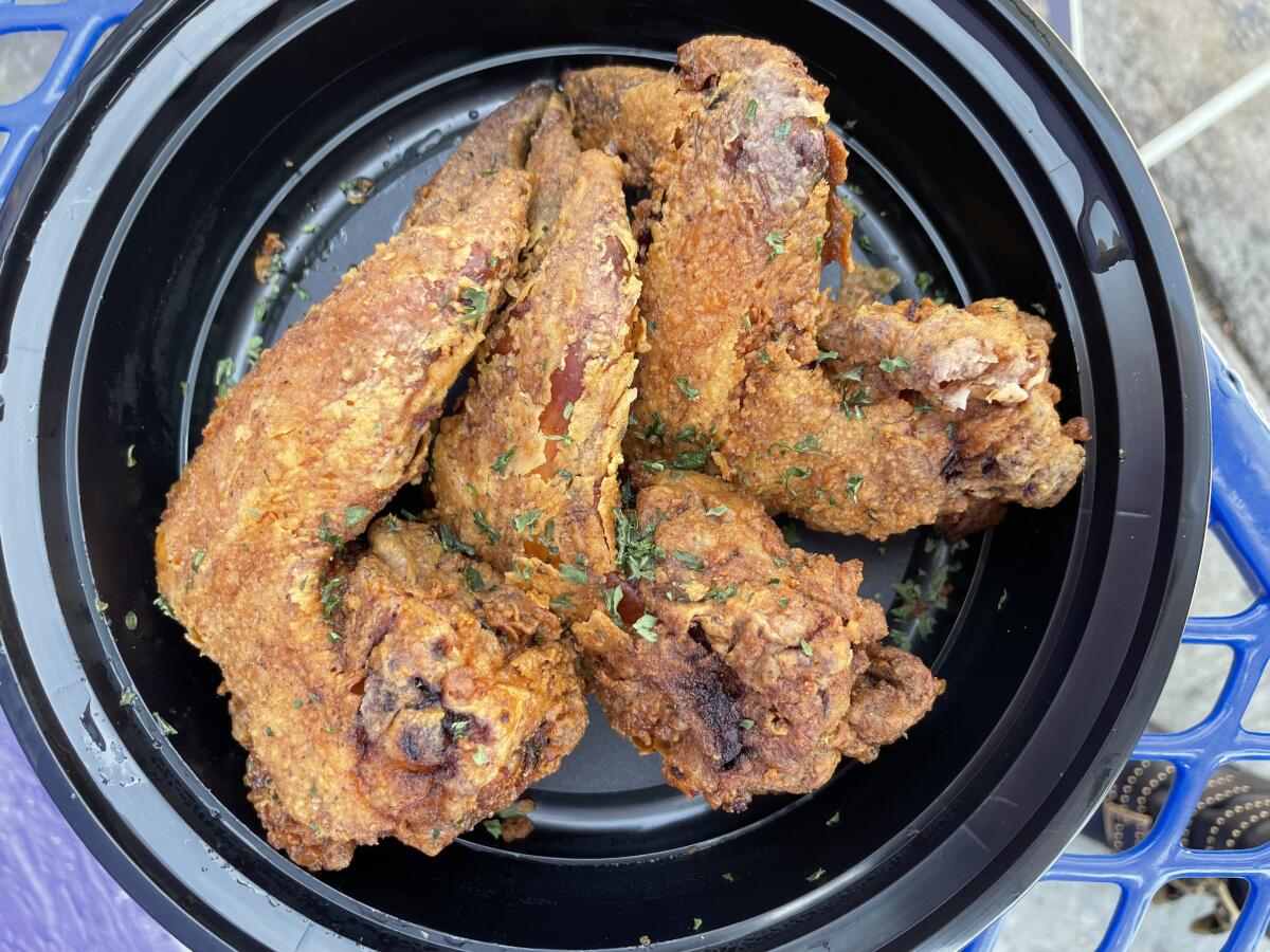 Chicken wings in a black dish.