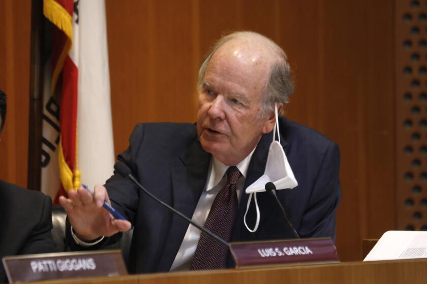 Los Angeles, California-Aug. 19, 2022-Robert Bonner asks questions during the LA County commissioners civilian oversight commission on gangs in the Los Angeles County Sheriff's Department on Aug19, 2022 at Loyola Marymount University Law, Advocacy Center, Robinson Courtroom, in downtown Los Angeles. (Carolyn Cole / Los Angeles Times)