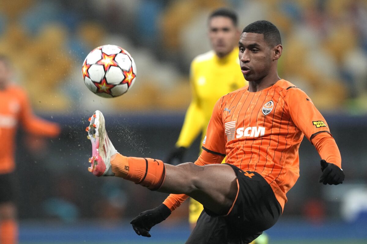 Shakhtar's Tete stops the ball during the Champions League group D soccer match between Shakhtar Donetsk and FC Sheriff Tiraspol at the Olympiyskiy stadium in Kyiv, Ukraine, Tuesday, Dec. 7, 2021. (AP Photo/Efrem Lukatsky)