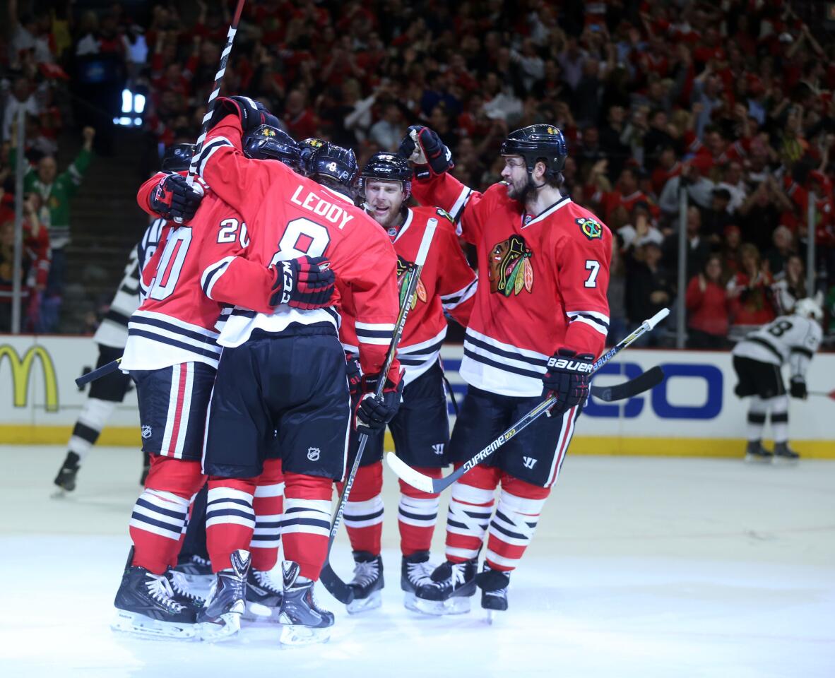 Brandon Saad (20) celebrates his goal against the Kings in the first period.