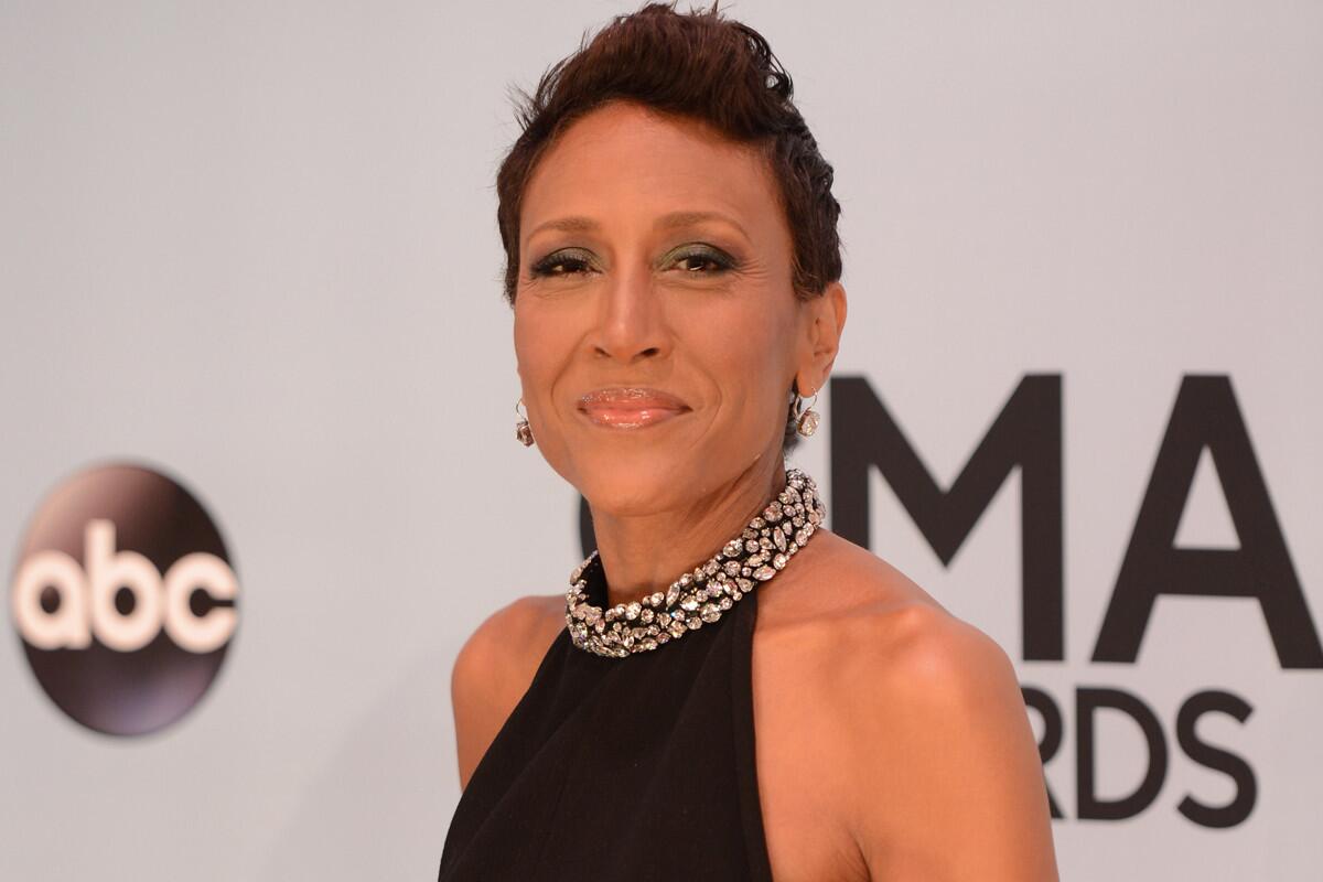 Robin Roberts comes out via Facebook