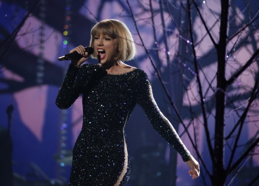 The Taylor Swift Decade 13 Swift Moves That Put Her On Top Of The Pop Music World Los Angeles
