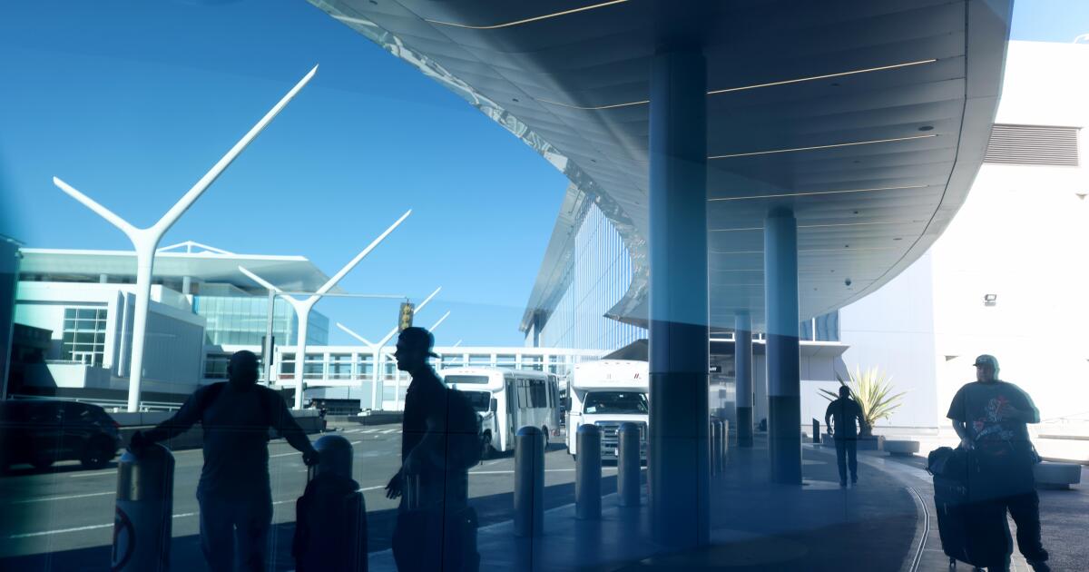 FAA says Thanksgiving holiday air travel expected to hit 15-year high FAA says Thanksgiving holiday air travel expected to hit 15-year high