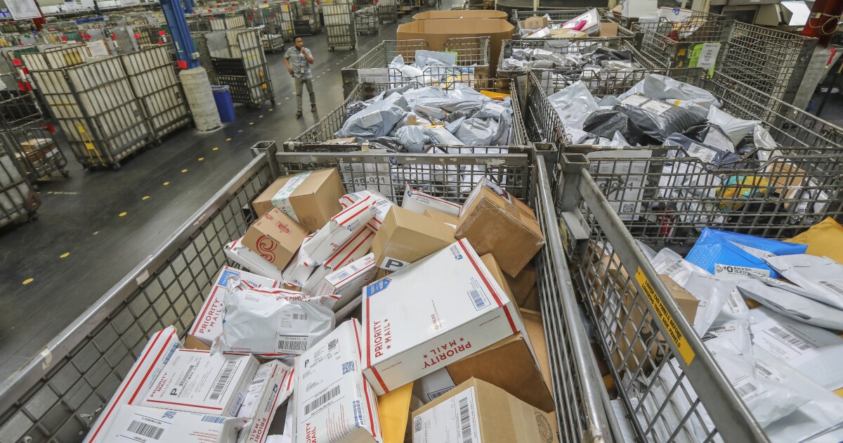 USPS: Dead animals, rotting food, and chaos amid cutbacks - Los Angeles Times