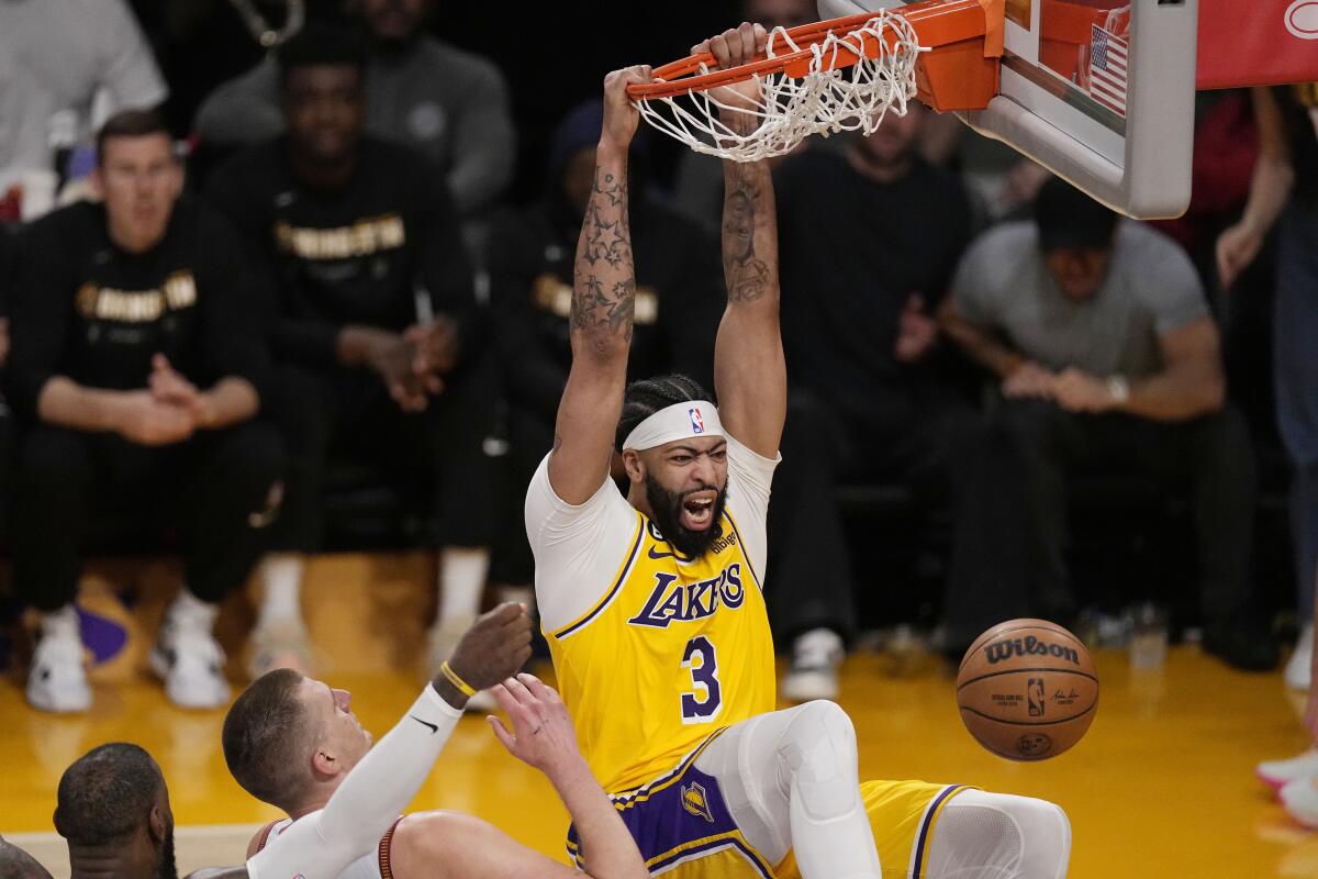 Anthony Davis assina uma extensão máxima antecipada com o Los Angeles Lakers