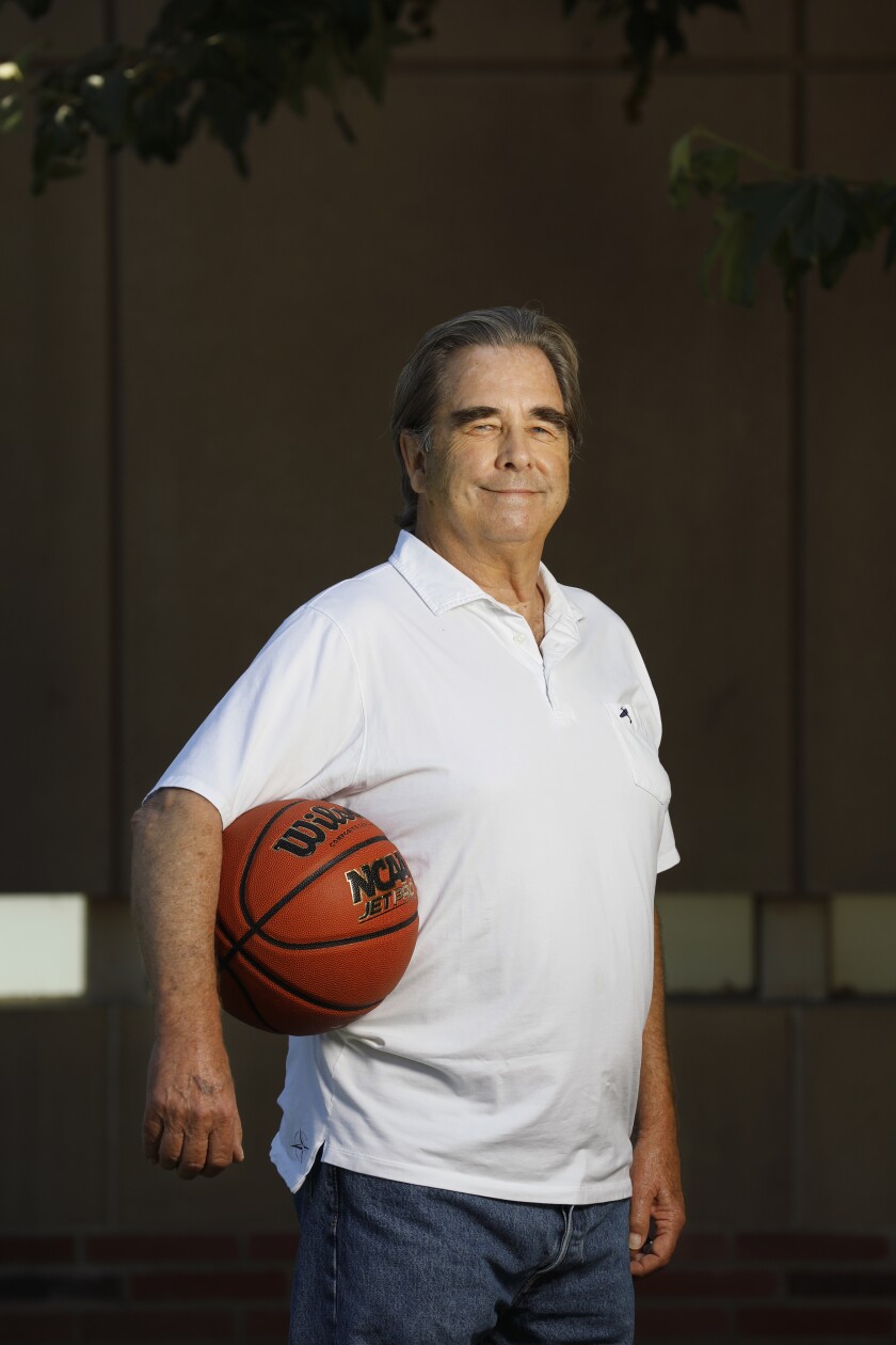 462589_ET_0815_john_wooden_coach_play_beau_bridges_01_CMH.jpg