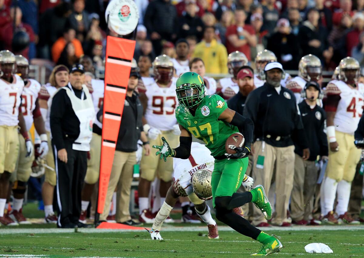 Oregon receiver Darren Carrington breaks into the open on a 56-yard pass play for a touchdown against Florida State in the third quarter of the Rose Bowl.