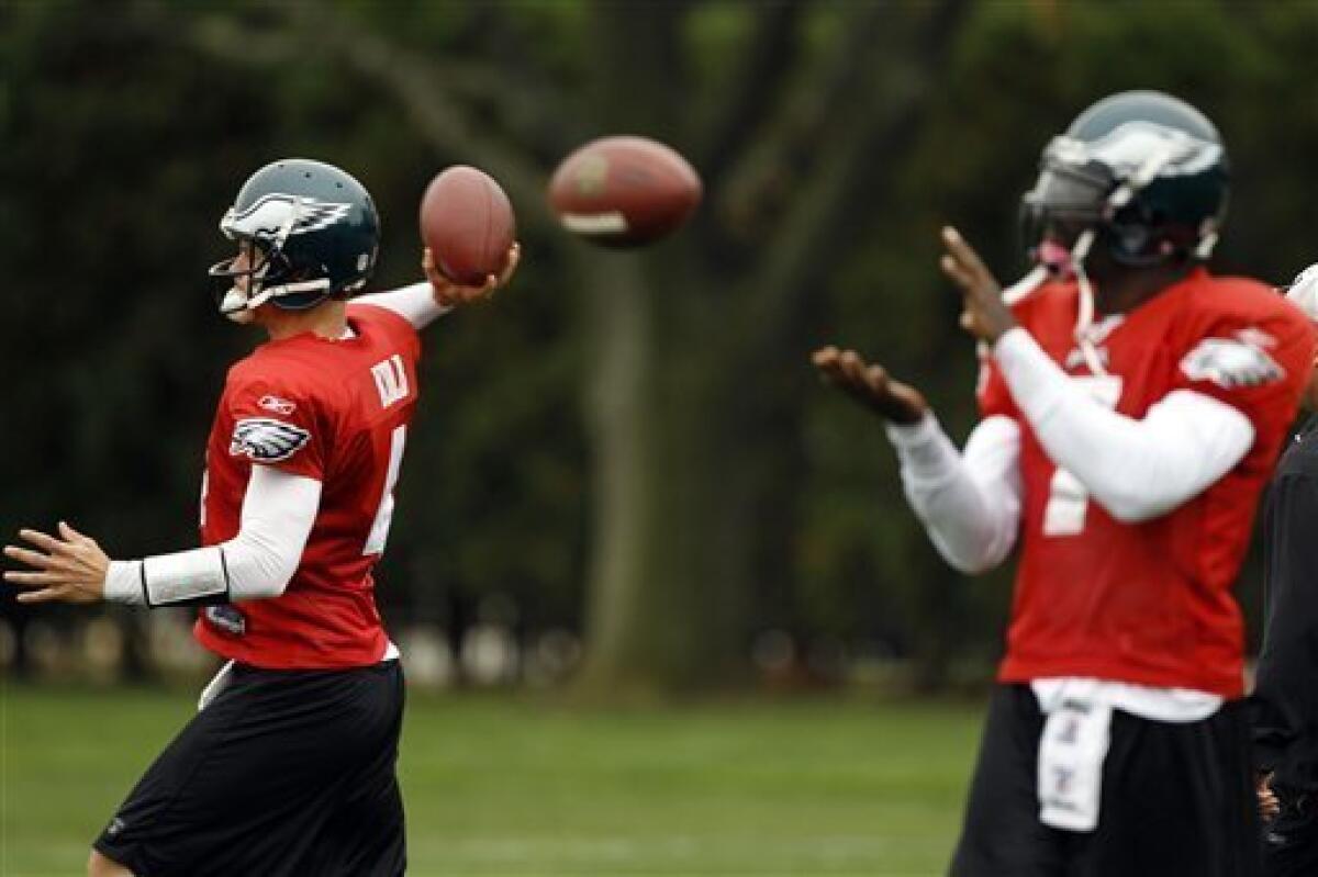 Philadelphia Eagles Jeremy Maclin, left, and Brodrick Bunkley