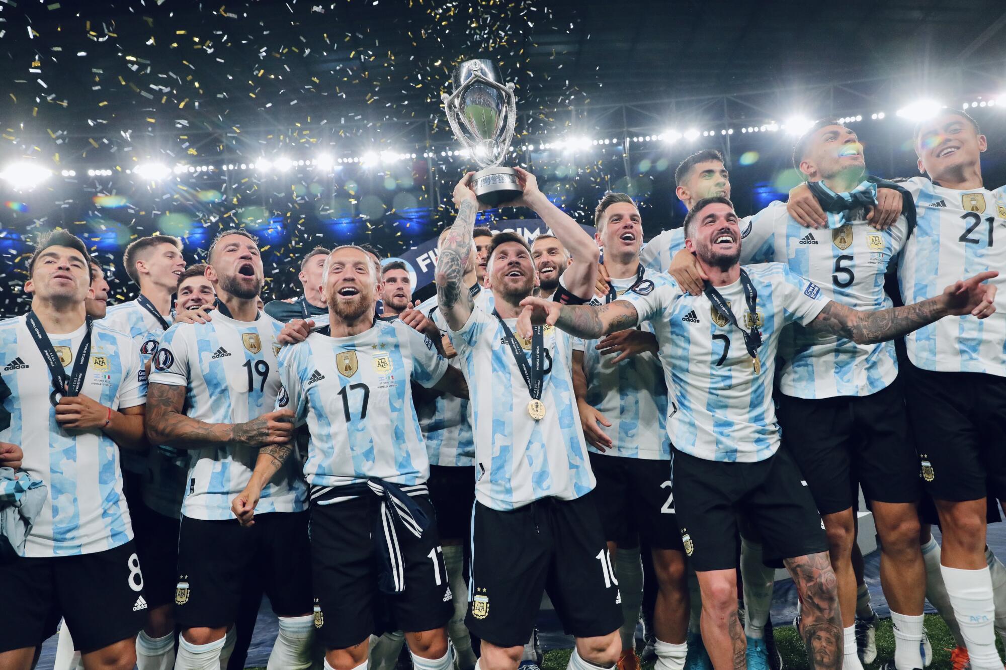 "Selección Argentina, la serie" sigue el camino de la Albiceleste en su sueño por levantar la Copa del Mundo en Qatar 2022.