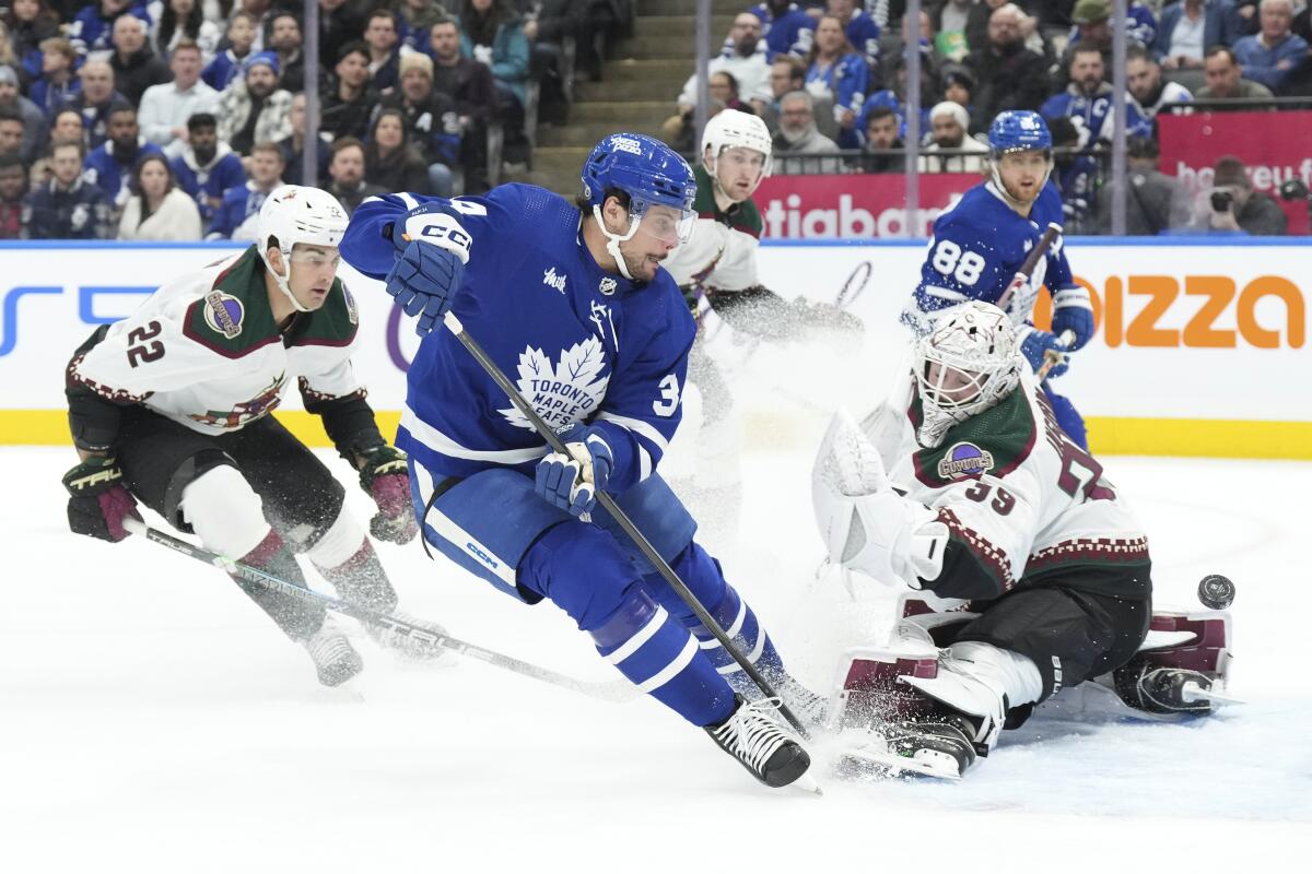 Maple Leafs win 4-2 behind Matthews' 53rd goal and send Coyotes to