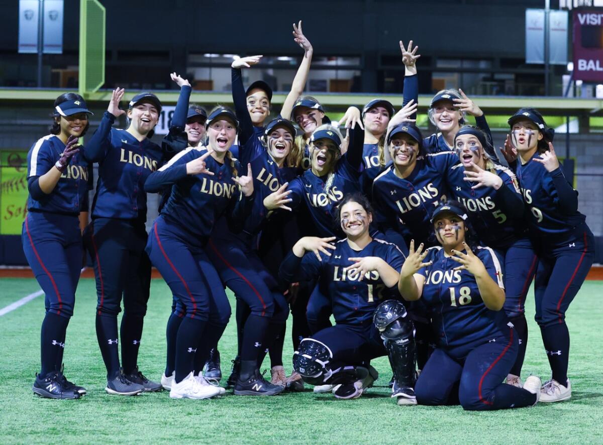 Oaks Christian softball players pose for a photo.