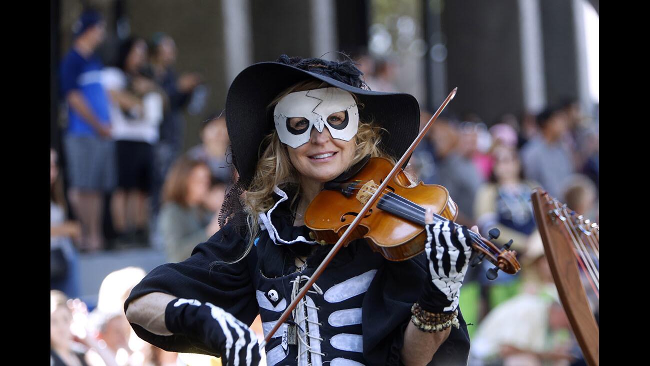 A member of the Danse Macabre’ plays the violin at the Occasional Pasadena Doo Dah Parade’s 40th edition, on Colorado Blvd, between Altadena Drive and San Gabriel Blvd., in Pasadena on Sunday, Nov. 19, 2017.