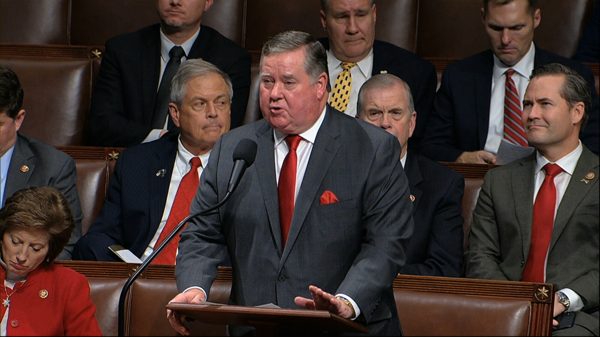 Le représentant Ken Calvert (R-Corona) prend la parole à la Chambre des représentants.