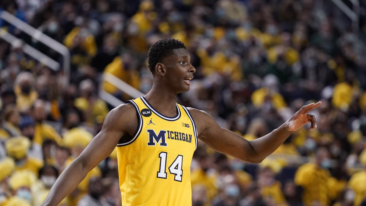 Michigan forward Moussa Diabate plays during the first half.