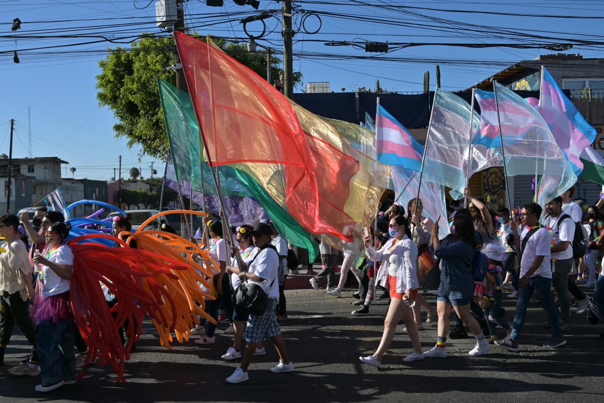 Más de 10 mil personas acudieron al Desfile del Orgullo Gay en el centro de Tijuana, México, el sábado 25 de junio de 2022.