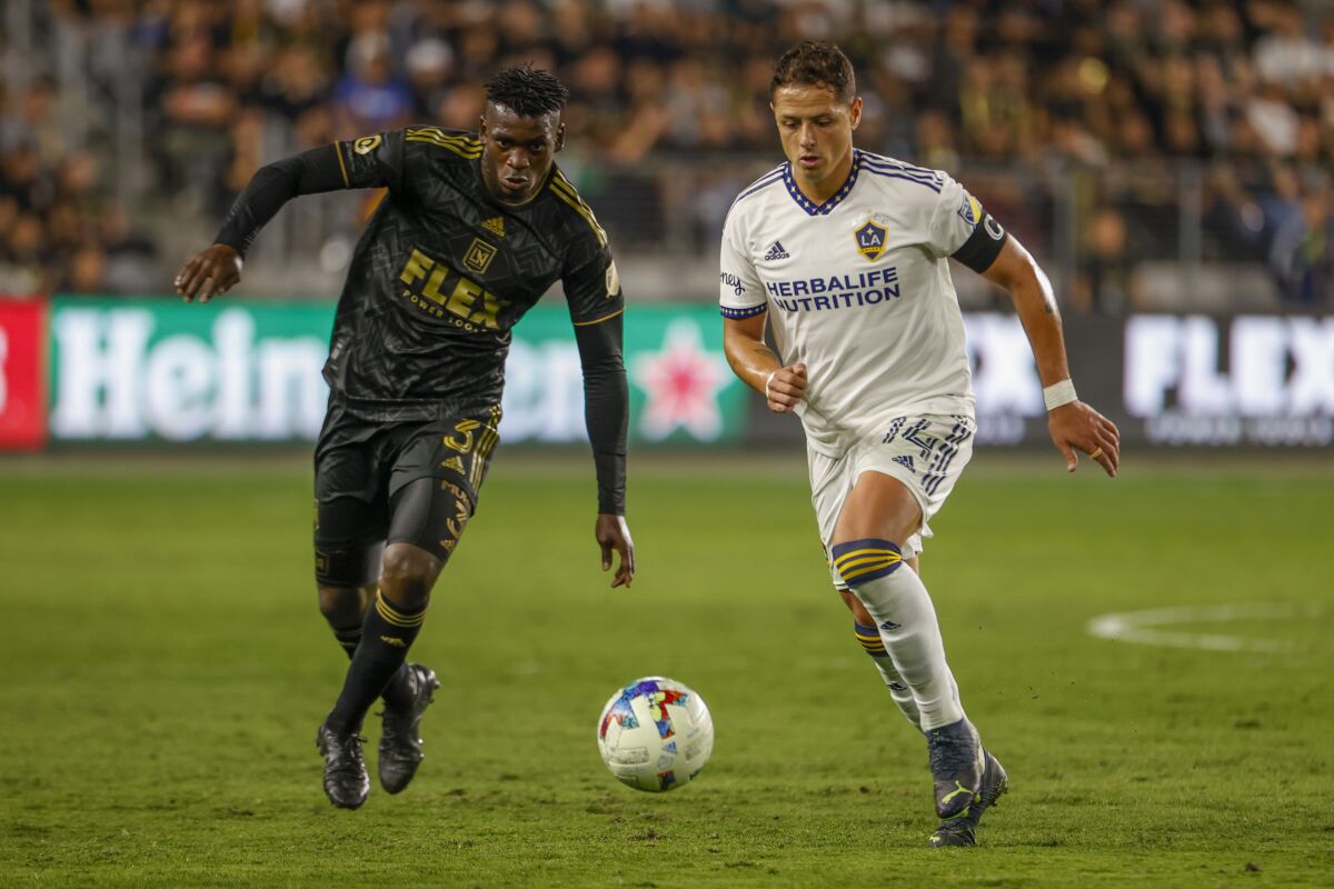 LA Galaxy forward Chicharito / Javie