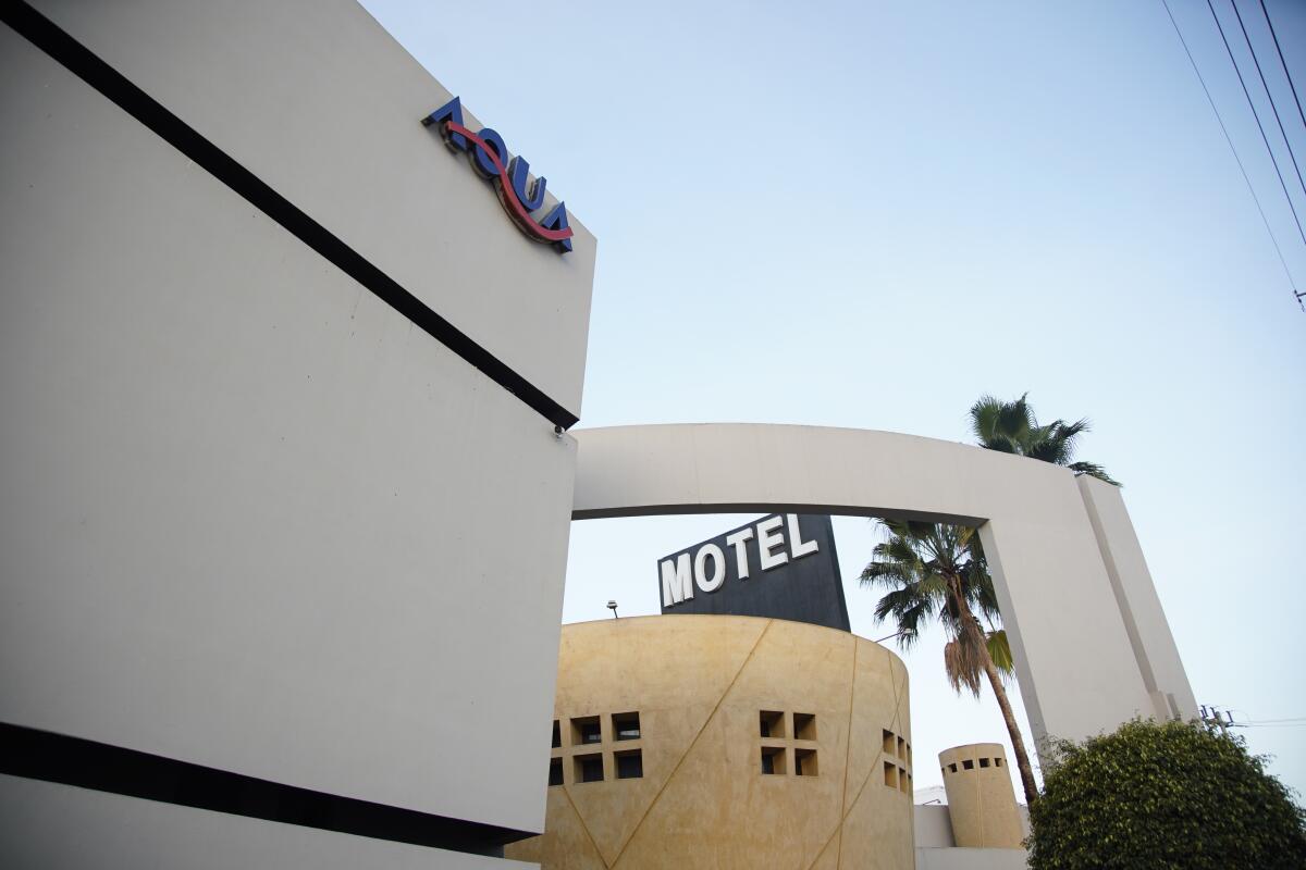 Motel Aqua, en la zona del Cañón de Padre, al noreste de Tijuana