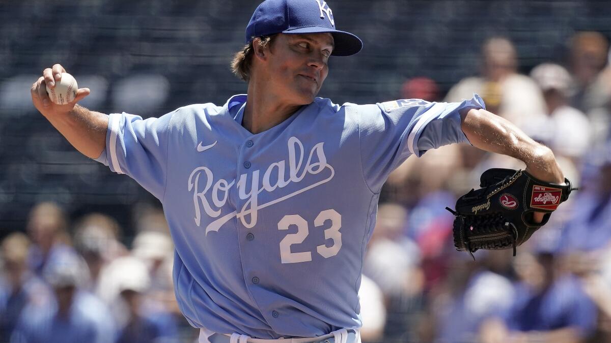 Greinke sharp in 500th career start, Royals beat Rangers