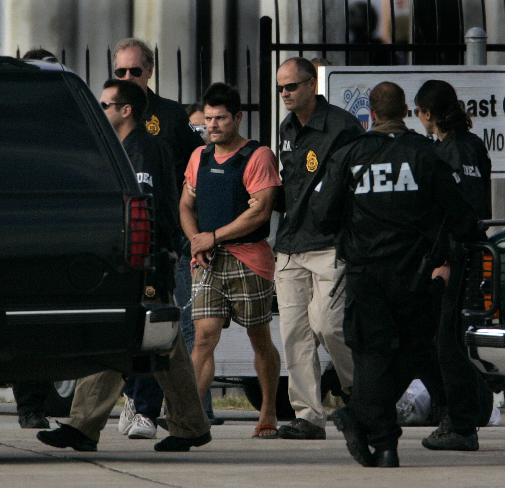 DEA agents escort Francisco Javier Arellano Felix after his arrest in August 2006.