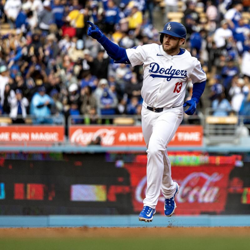 LOS ANGELES, CA - 14 NİSAN 2024: Los Angeles Dodgers'ın üçüncü kalesi Max Muncy.