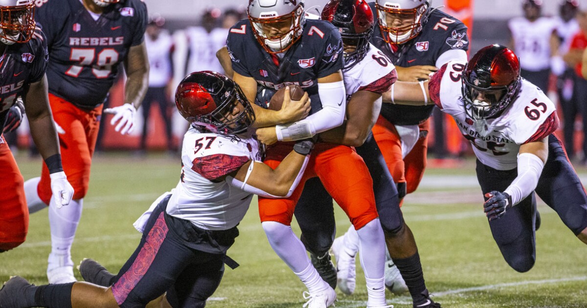 Aztecs Survive With 20 17 Victory Over Unlv The San Diego Union