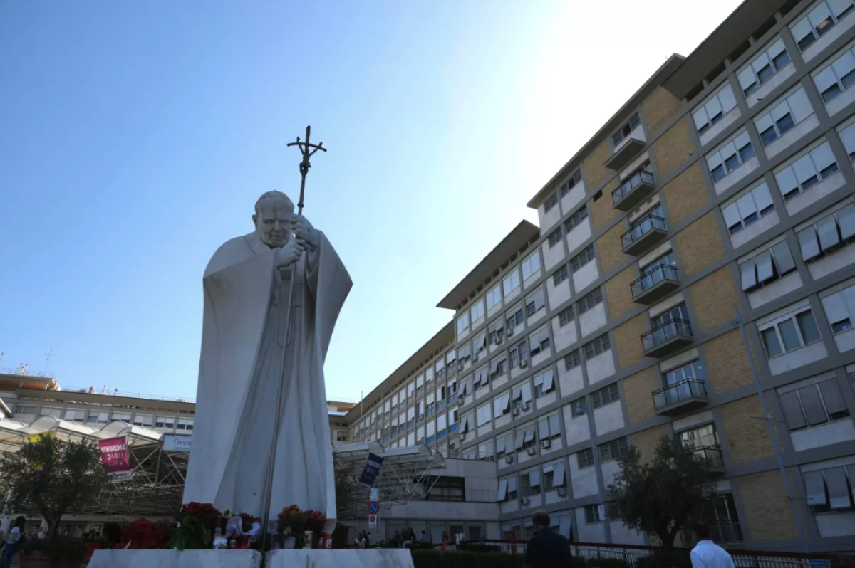 Una estatua del papa Juan Pablo II en Roma. 