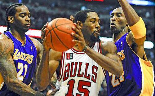 Lakers forward Josh Powell (21) and guard Kobe Bryant (24) trap Bulls forward John Salmons on the baseline in the fourth quarter Saturday night.
