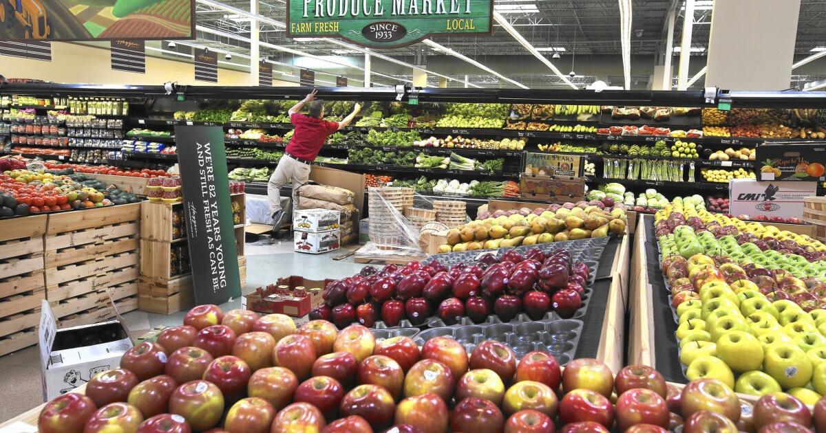 Grocery chain Haggen laying off workers as it struggles in