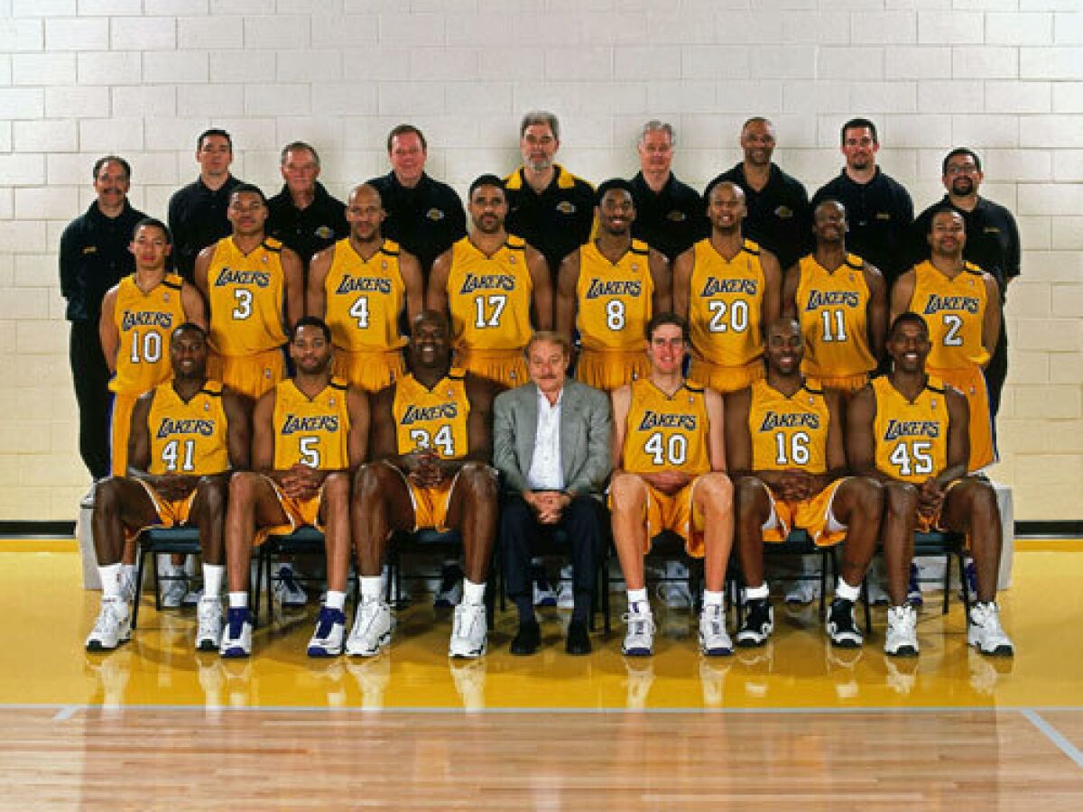 Tyronn Lue (10) with the 1999-2000 Lakers, who went 67-15 and won the NBA title.