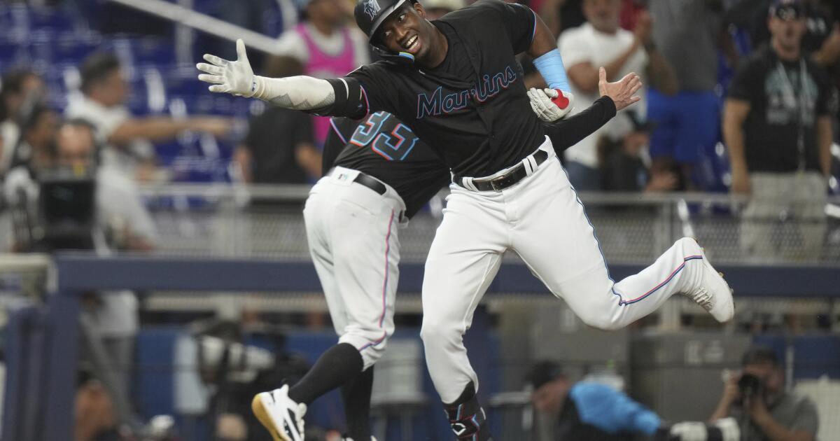 Luis Arraez raises MLB-leading batting average to .403, Marlins beat Royals  6-1 - The San Diego Union-Tribune