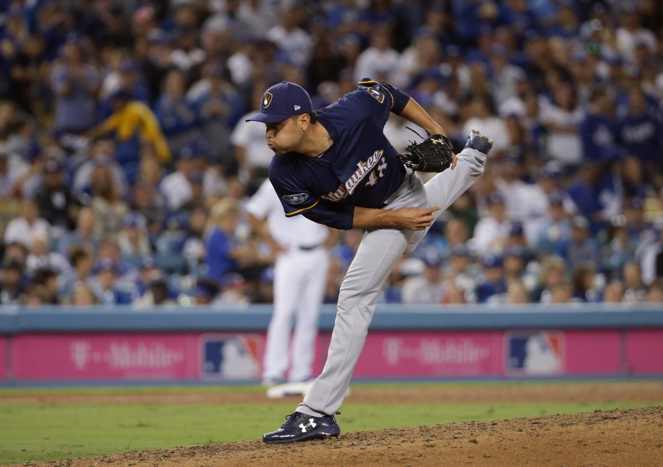 League Championship Series - Milwaukee Brewers v Los Angeles Dodgers - Game Four