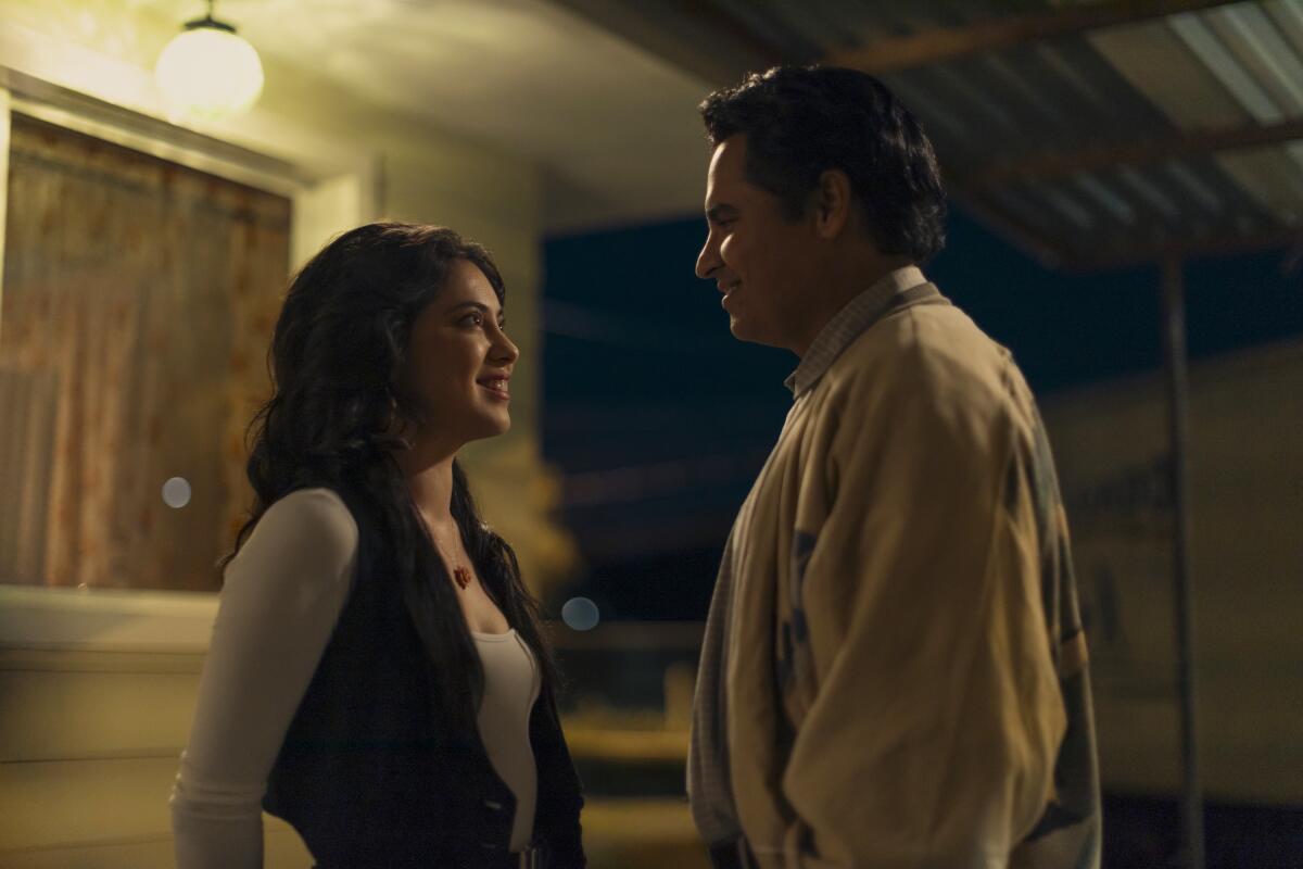 Rosa Salazar, izquierda, y Michael Peña en una escena de "A Million Miles Away".