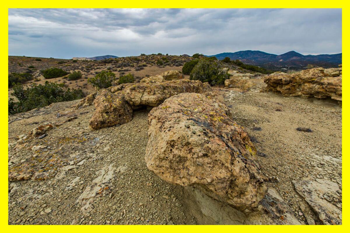 Rocks and hills in Tomo-Kahni State Historic Park