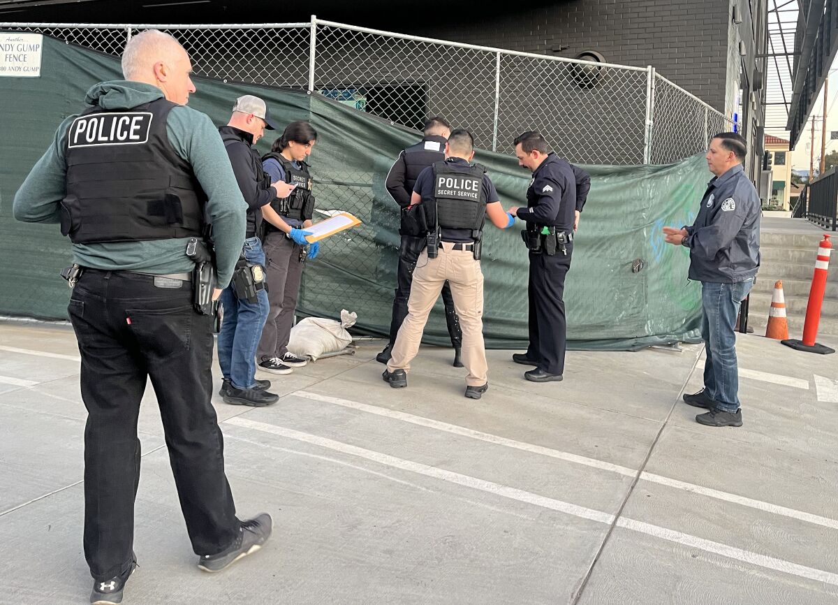 Los Angeles police and federal officers arrest a man 