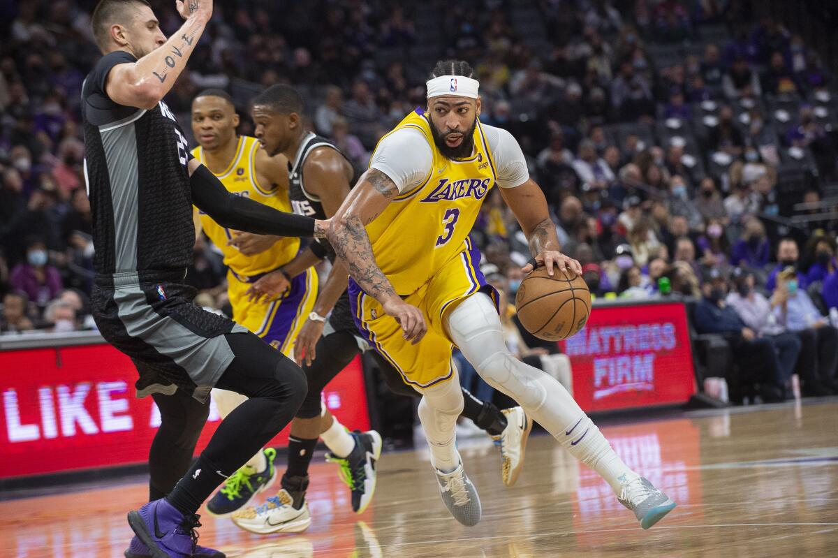 Takeaways from the LeBronless Lakers' win over Sacramento Los