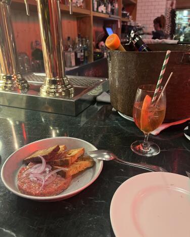 Steak tartare with buttered bread and an Aperol spritz